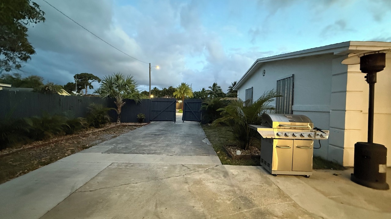 Photo of Outdoor in Mangonia Park