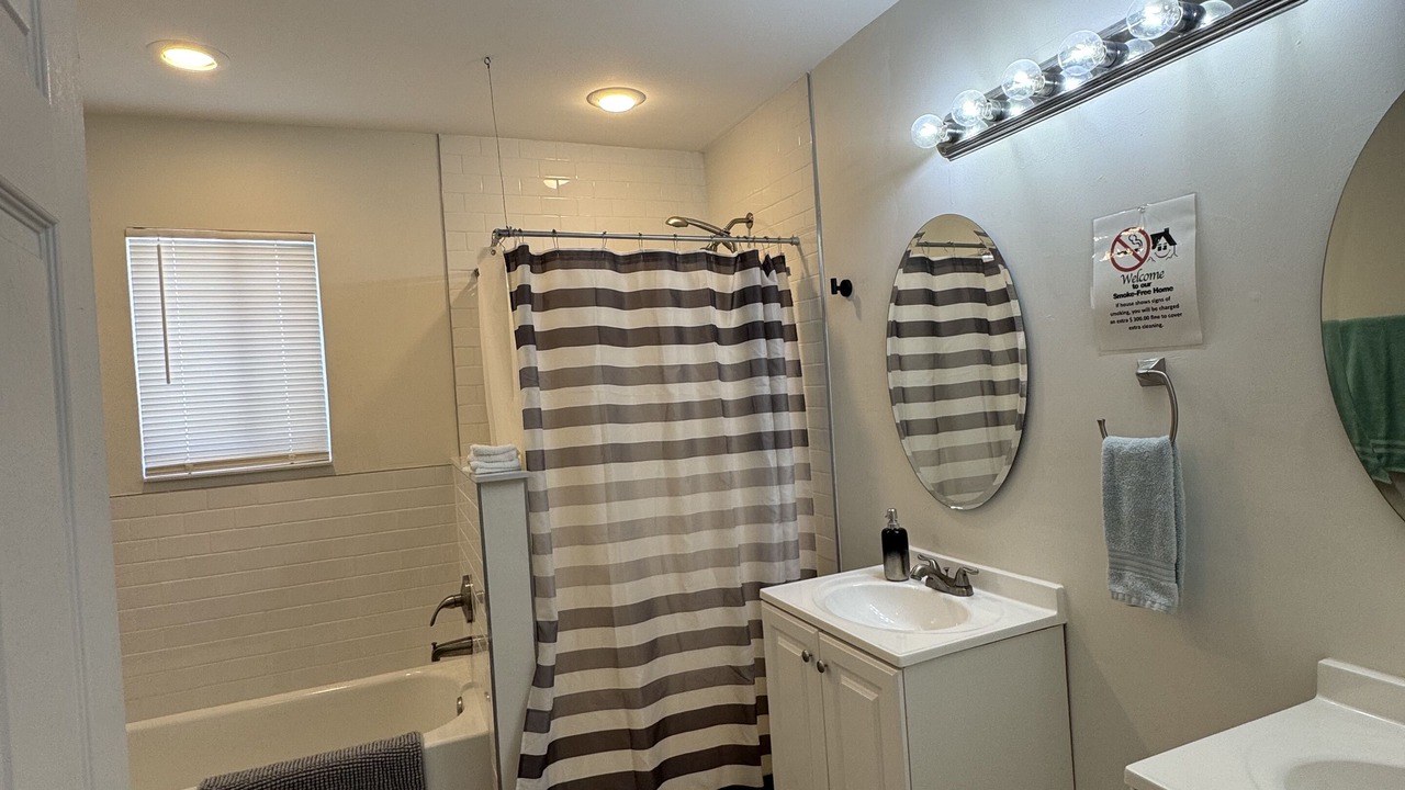 Photo of Bathroom in Mangonia Park