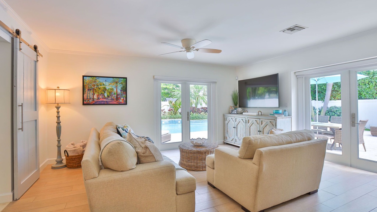 Photo of Livingroom in Lake Ida Shores