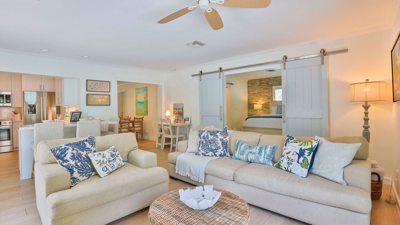 Photo of Livingroom in Lake Ida Shores