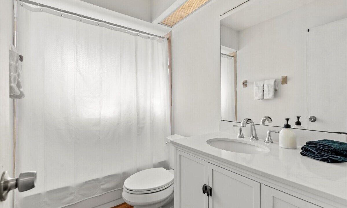 Photo of Bathroom in Dolphin's Cove
