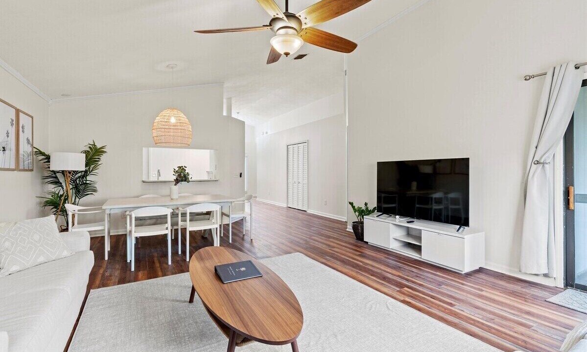 Photo of Livingroom in Dolphin's Cove