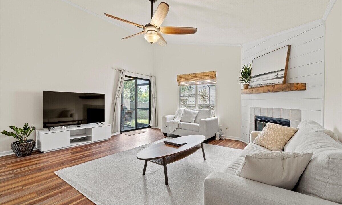 Photo of Livingroom in Dolphin's Cove