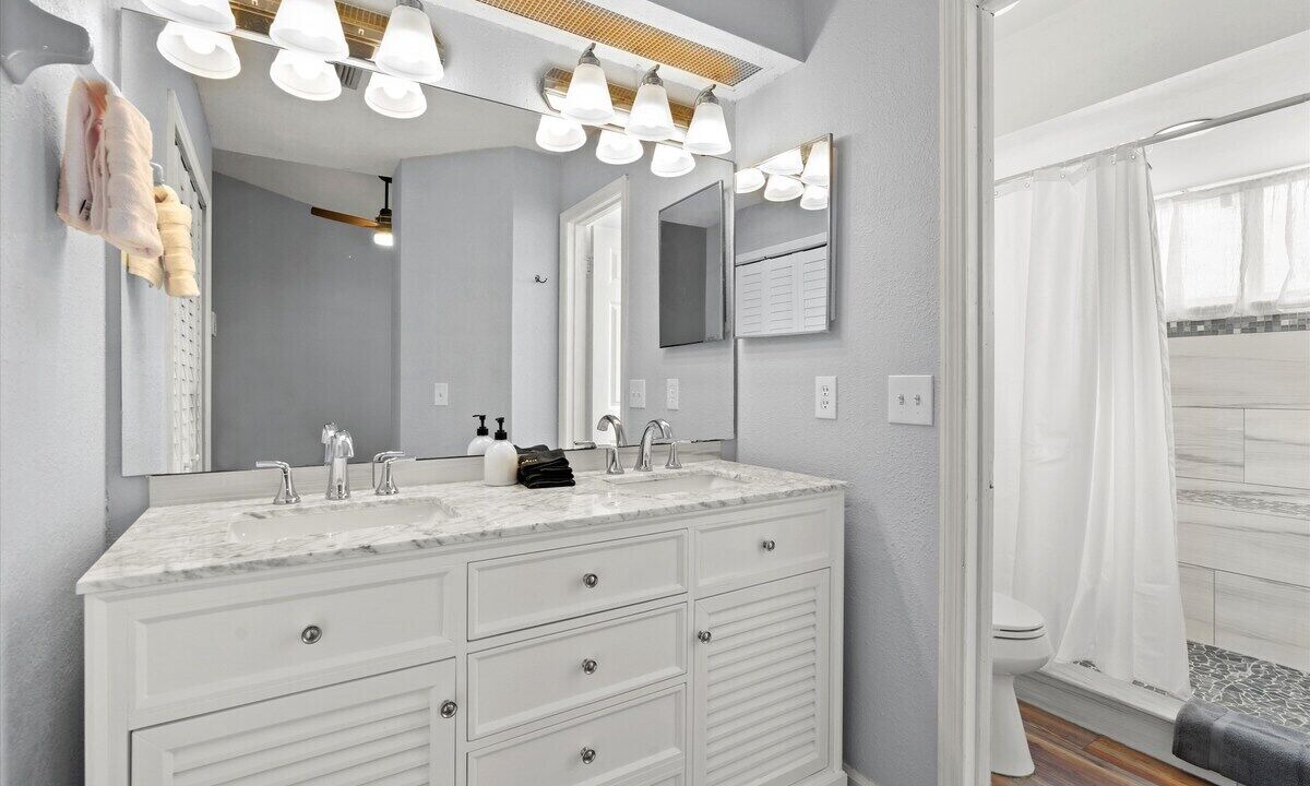 Photo of Bathroom in Dolphin's Cove