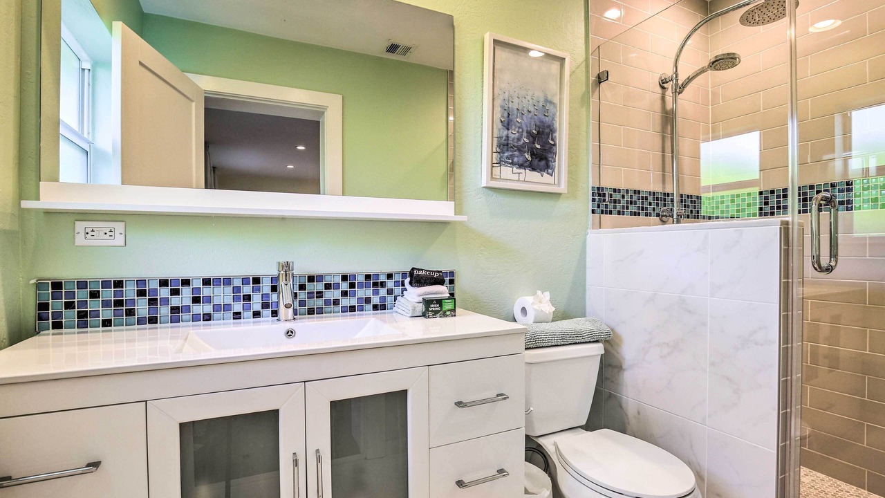 Photo of Bathroom in Garden Isles