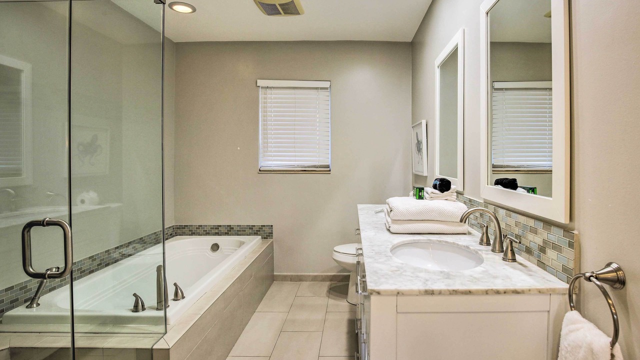 Photo of Bathroom in Garden Isles