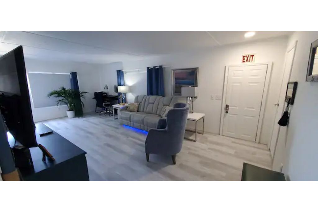Photo of Livingroom in Signal Cove
