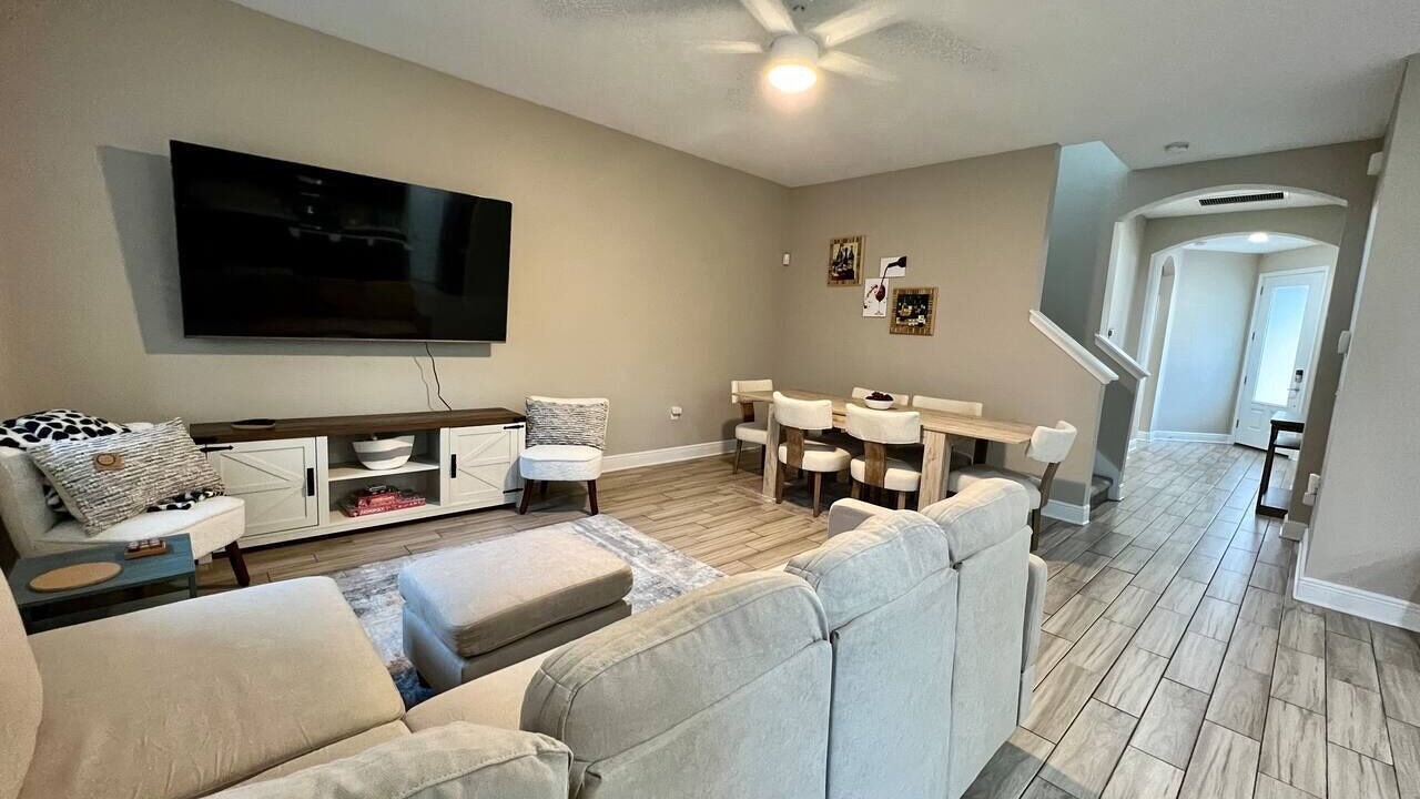 Photo of Livingroom in North Hyde Park