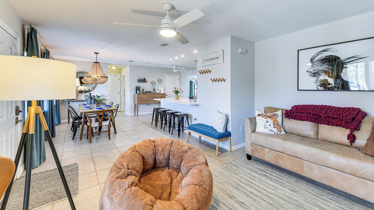 Photo of Livingroom in Edgewater