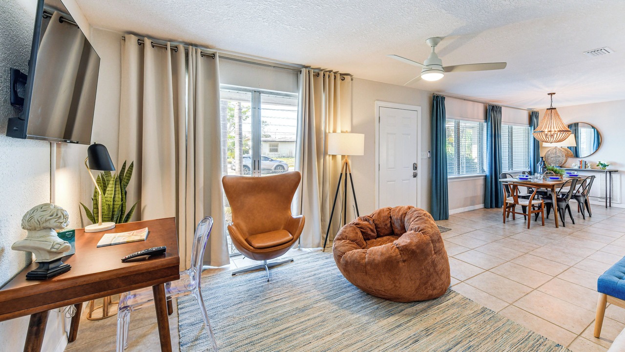 Photo of Livingroom in Edgewater