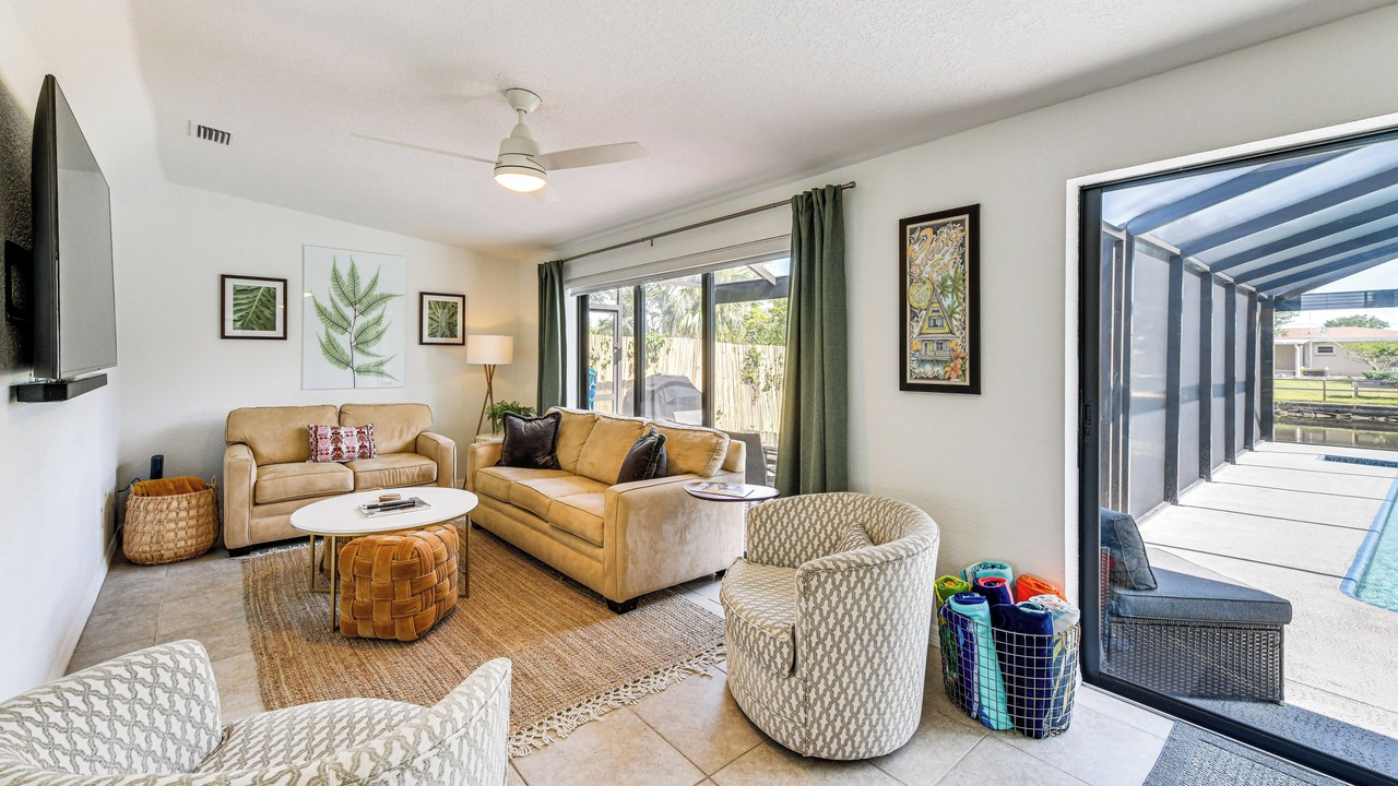 Photo of Livingroom in Edgewater