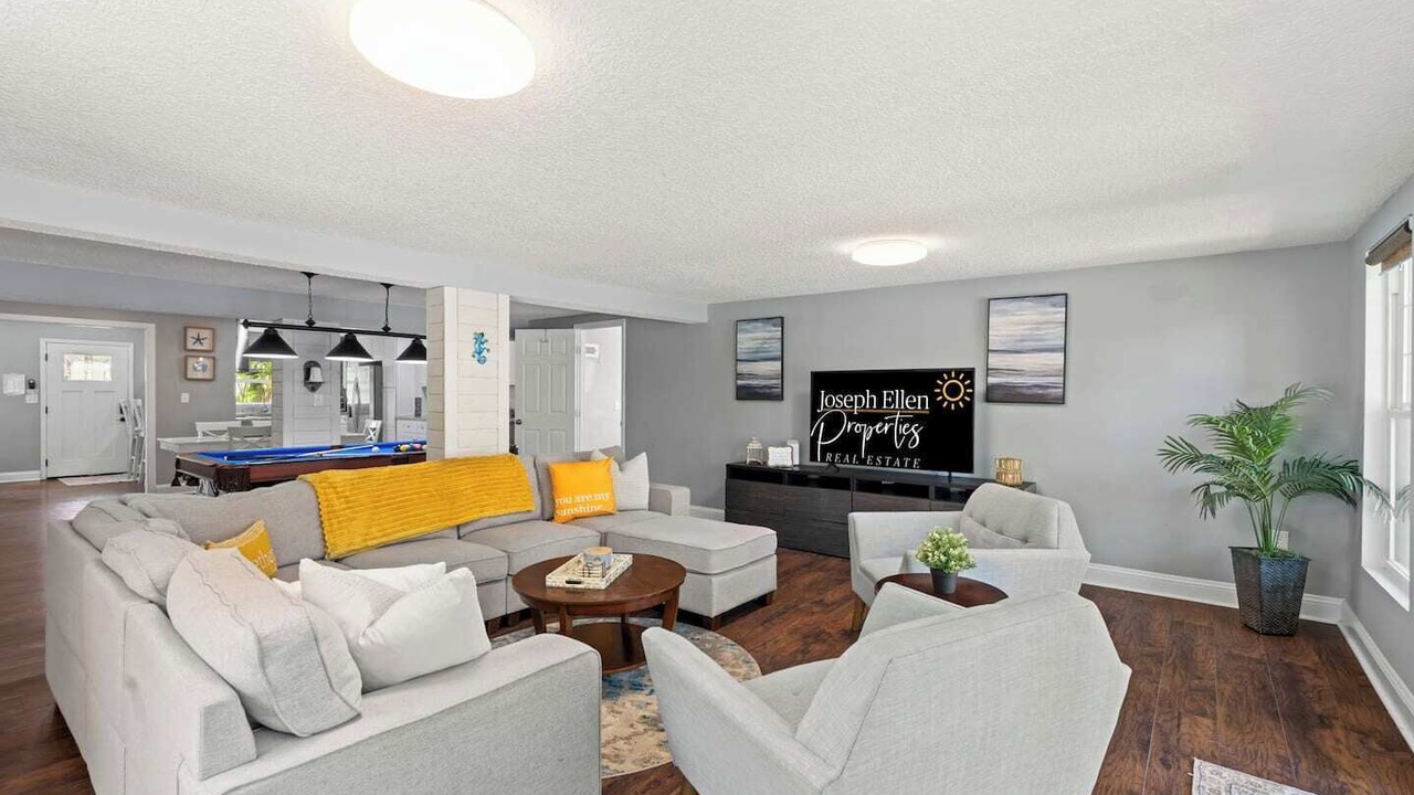 Photo of Livingroom in Jacksonville