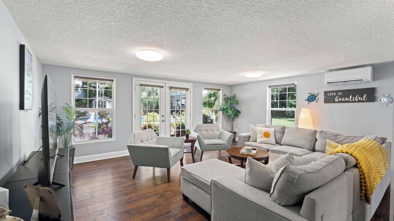 Photo of Livingroom in Jacksonville