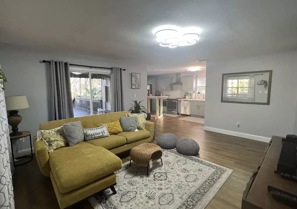 Photo of Livingroom in Fish Hawk