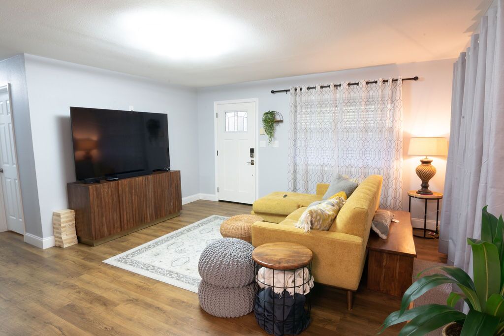Photo of Livingroom in Fish Hawk