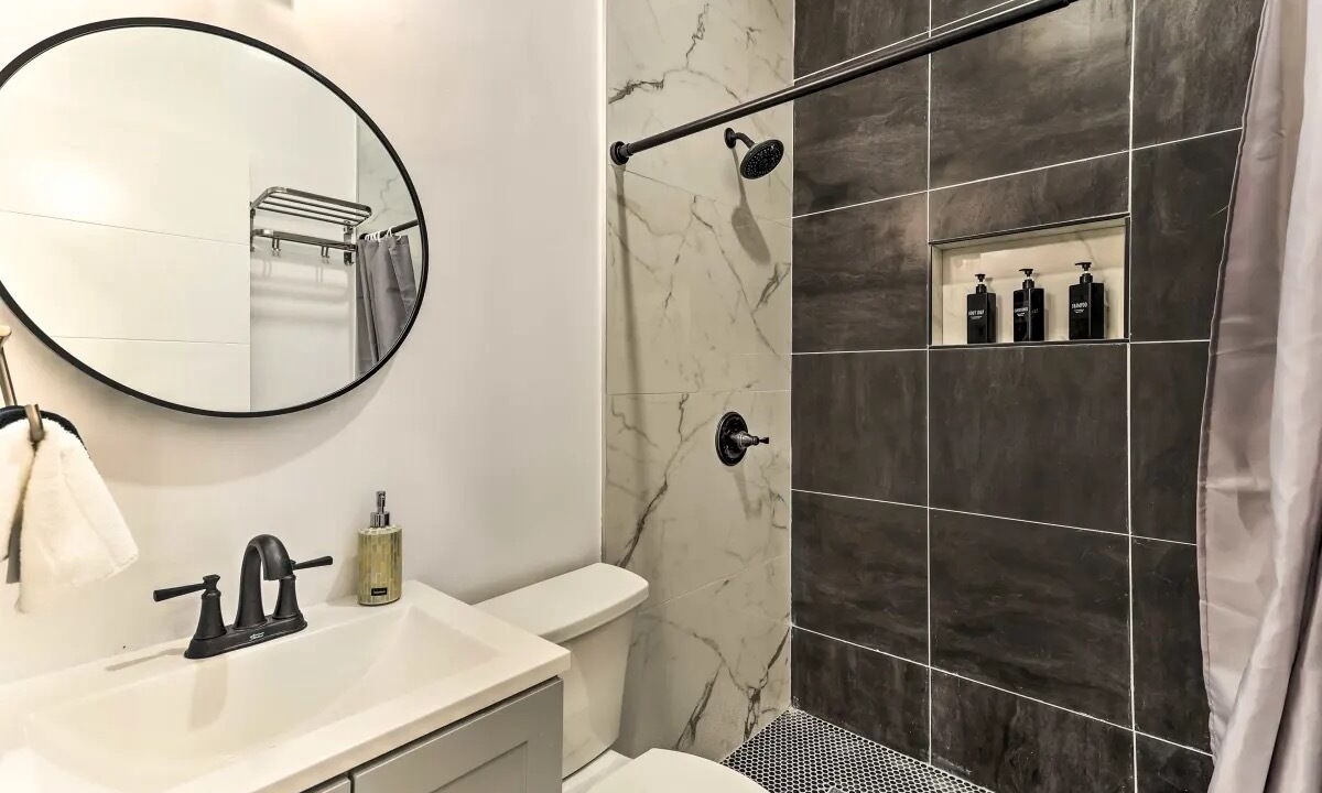 Photo of Bathroom in Allapattah