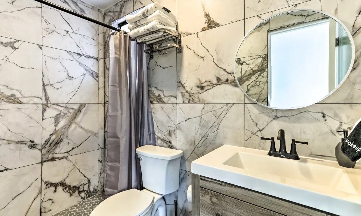 Photo of Bathroom in Allapattah