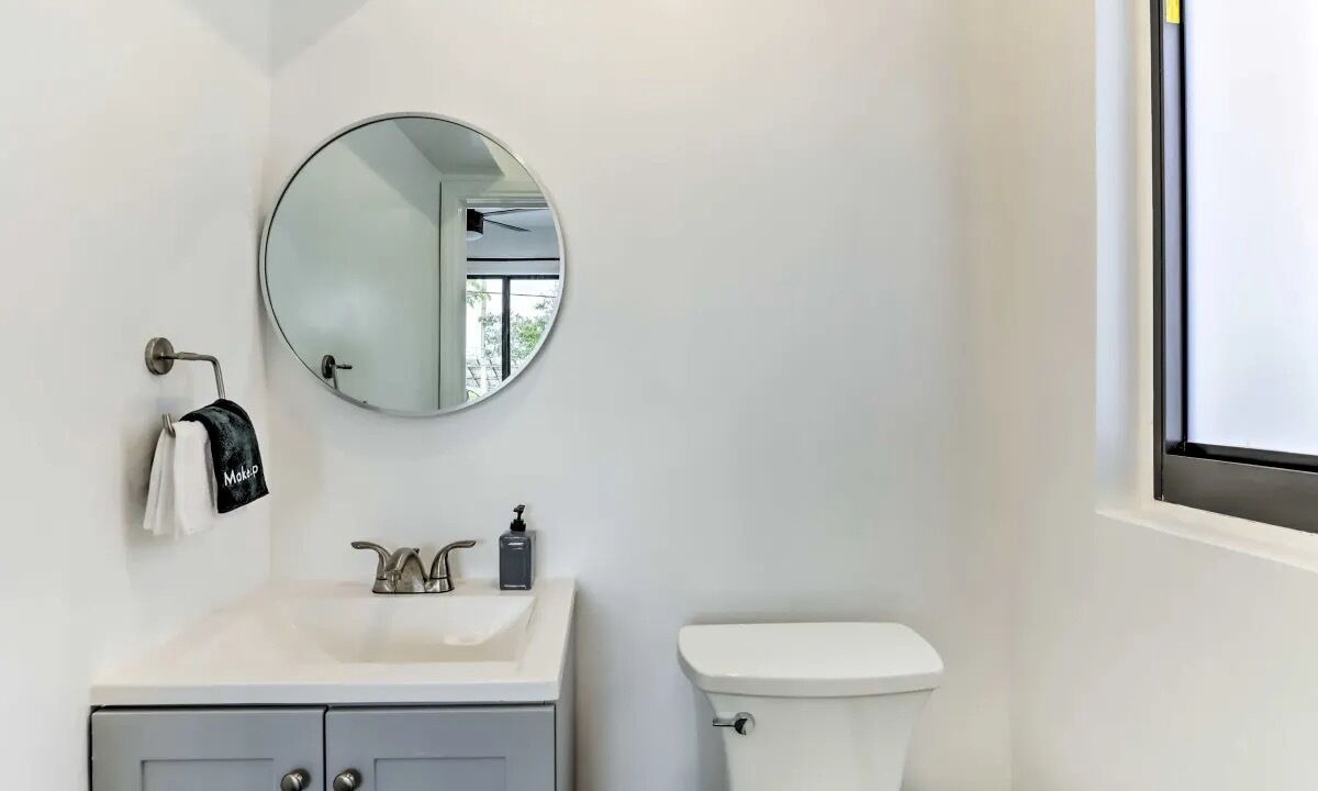 Photo of Bathroom in Allapattah