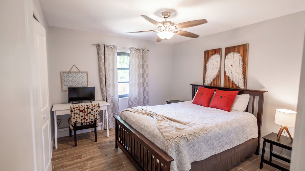 Photo of Bedroom in San Carlos Park