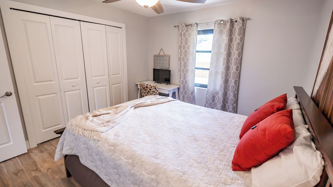 Photo of Bedroom in San Carlos Park