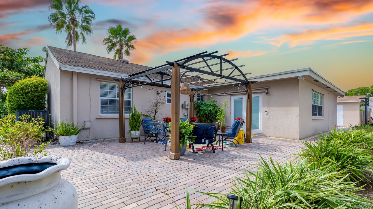 Photo of Outdoor in Lake Worth Corridor