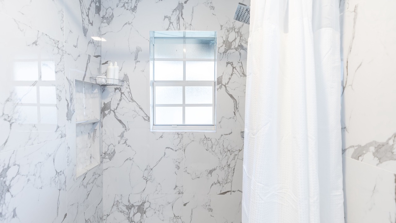 Photo of Bathroom in Lake Worth Corridor