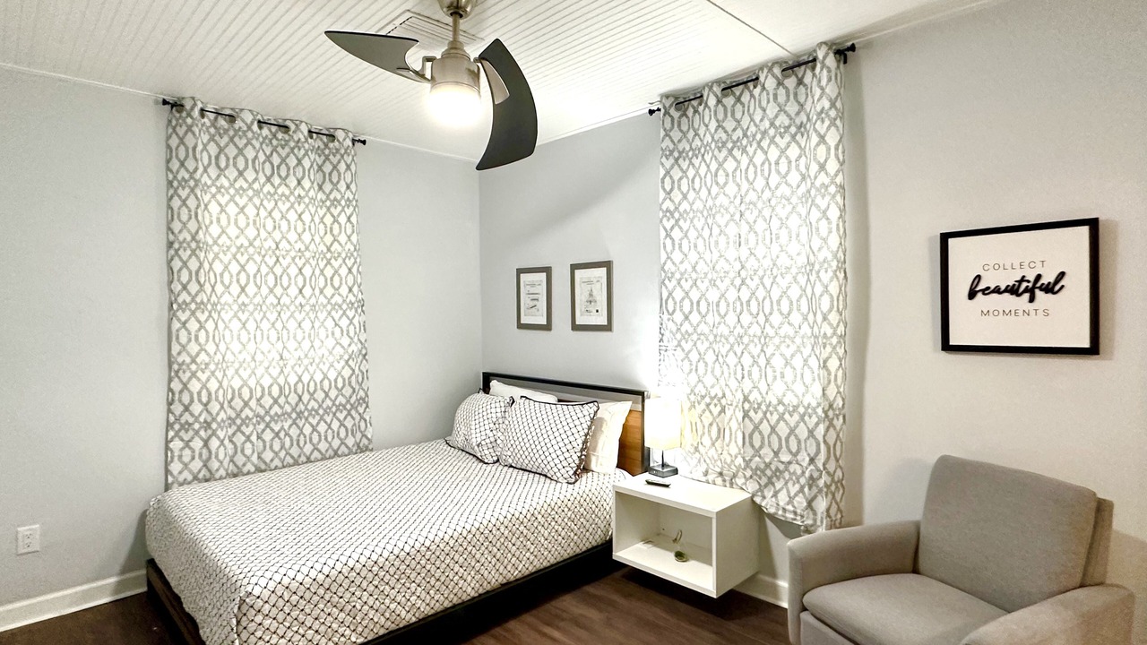 Photo of Bedroom in Cypress Gardens