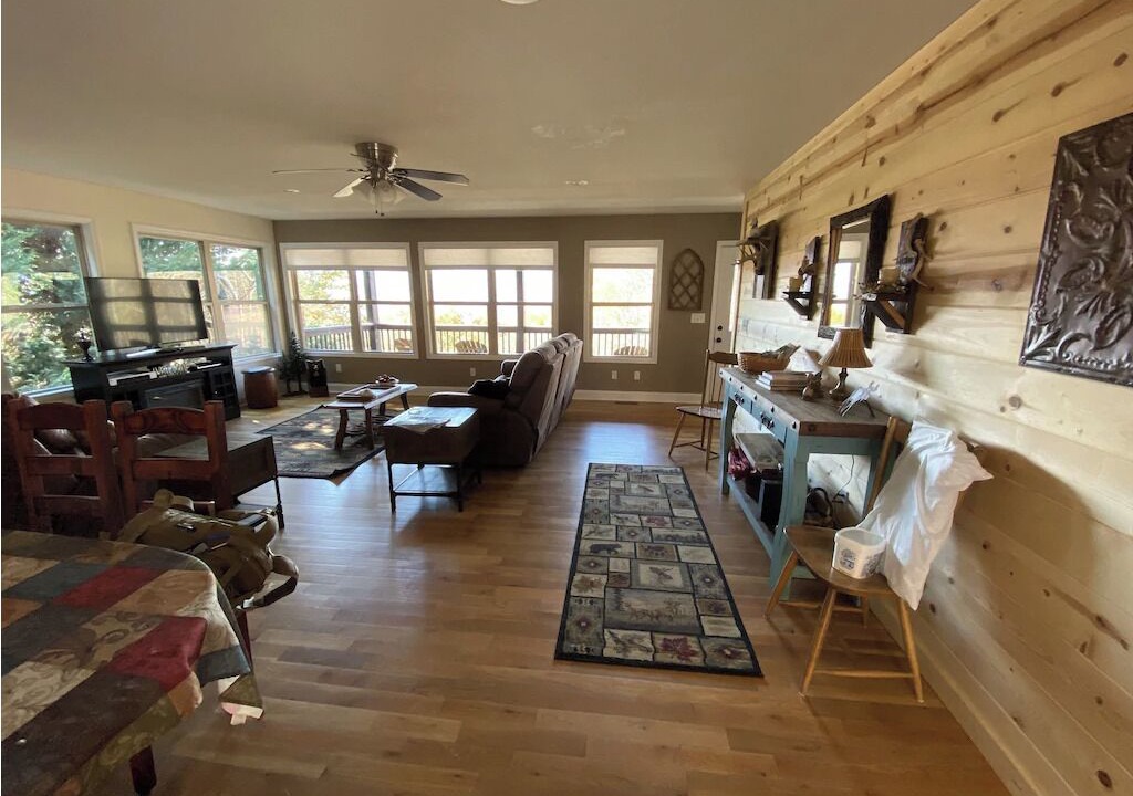 Photo of Bedroom in Hiawassee