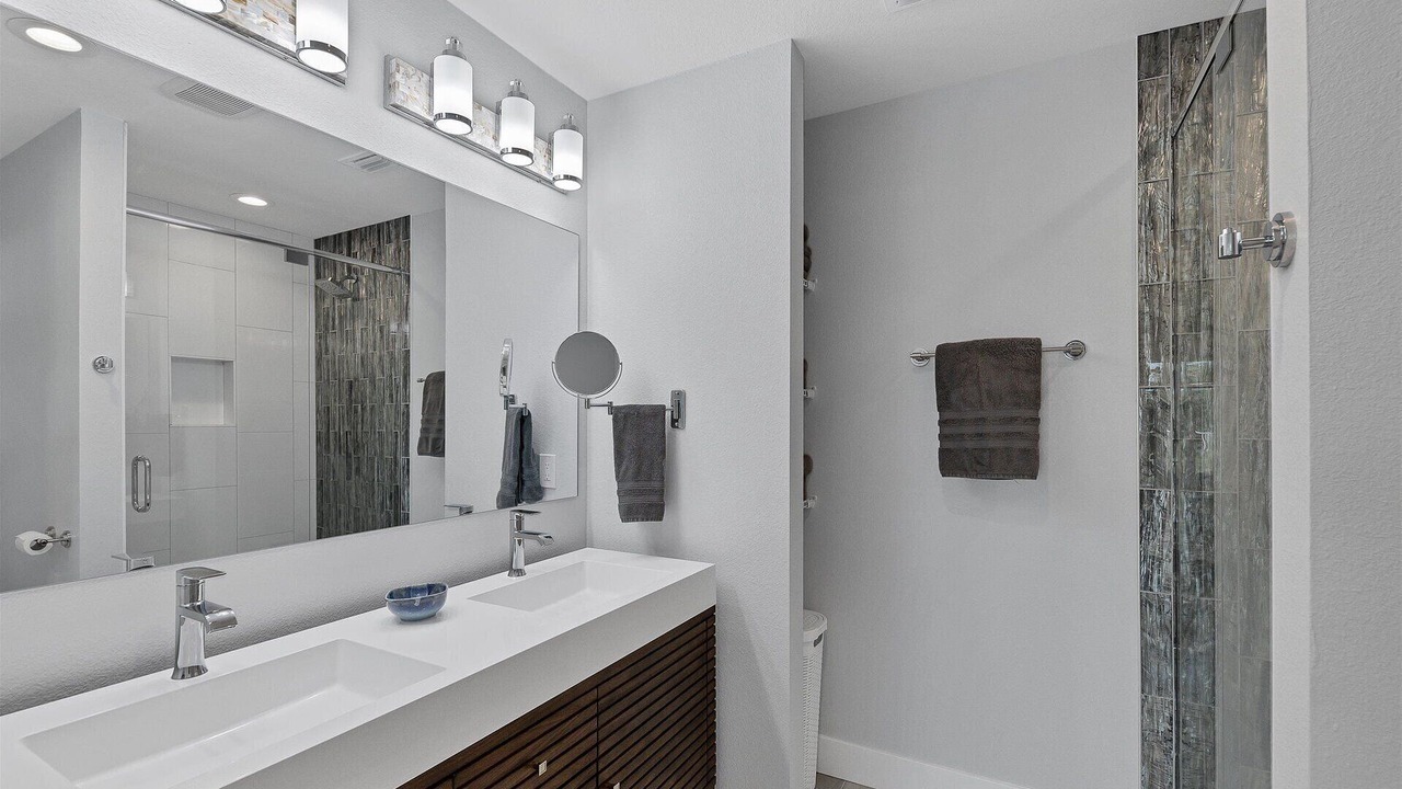 Photo of Bathroom in Englewood South
