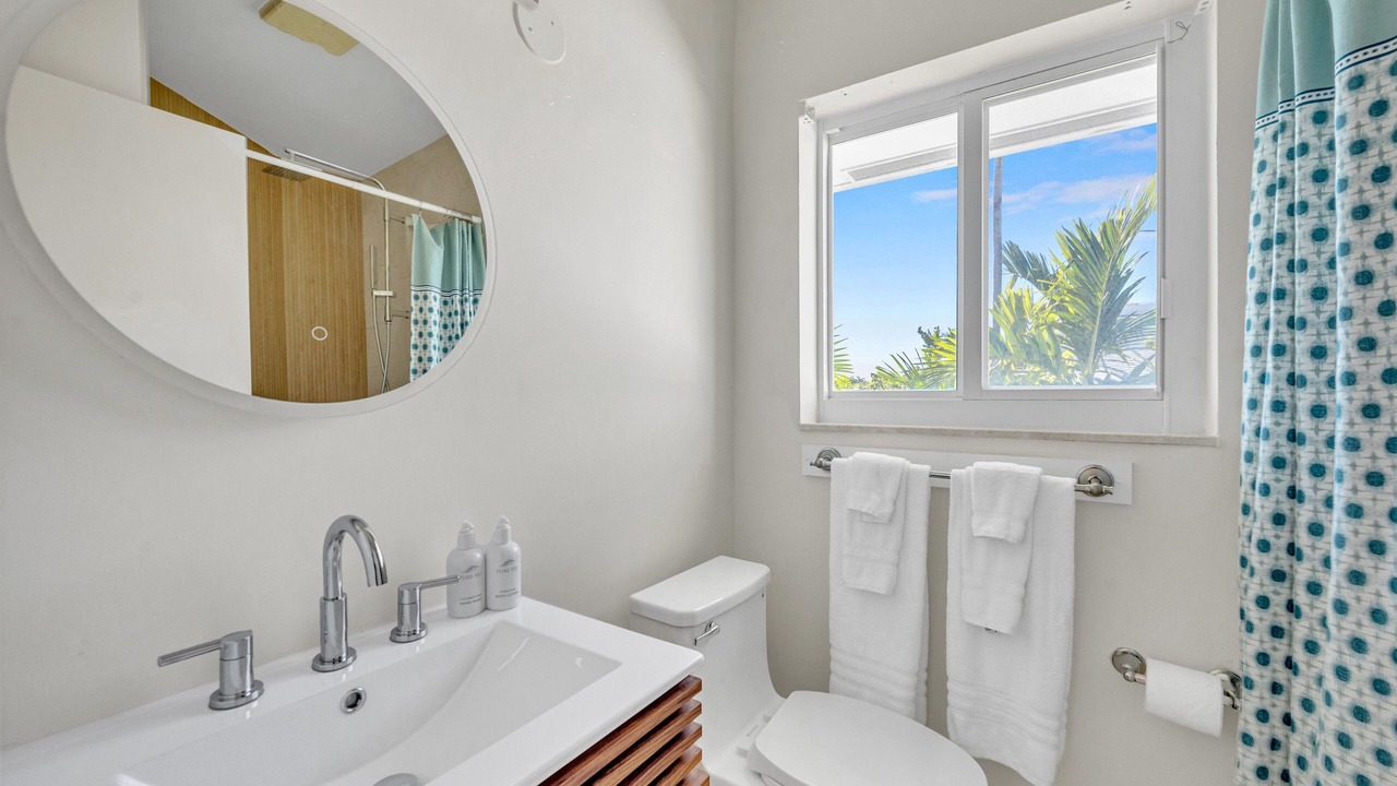 Photo of Bathroom in Coral Ridge