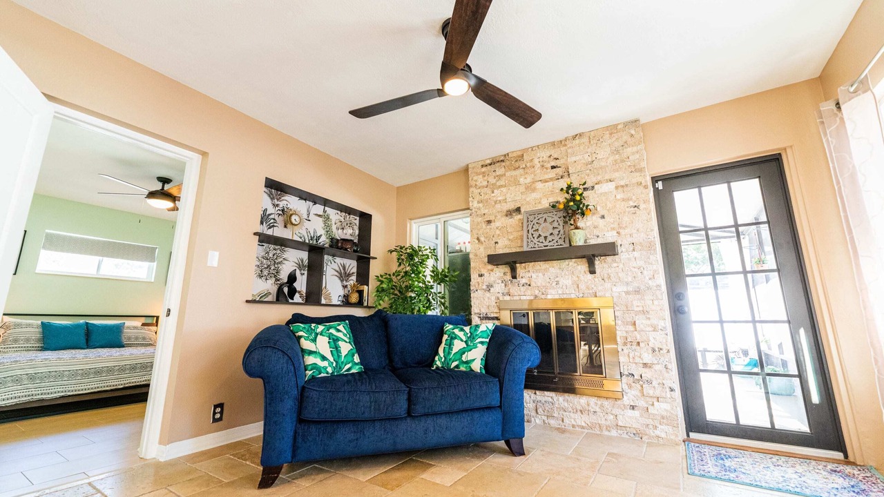 Photo of Livingroom in South Pinellas Community Council