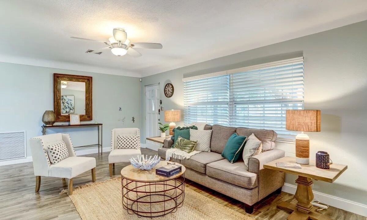 Photo of Livingroom in South Pinellas Community Council