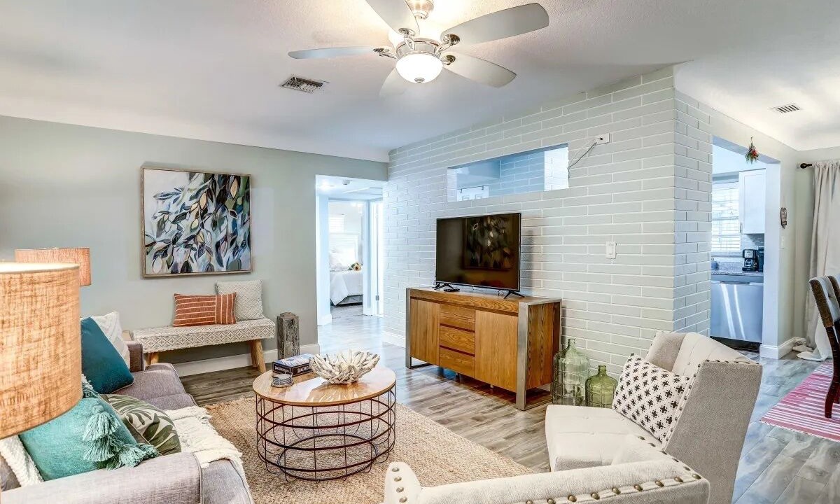 Photo of Livingroom in South Pinellas Community Council
