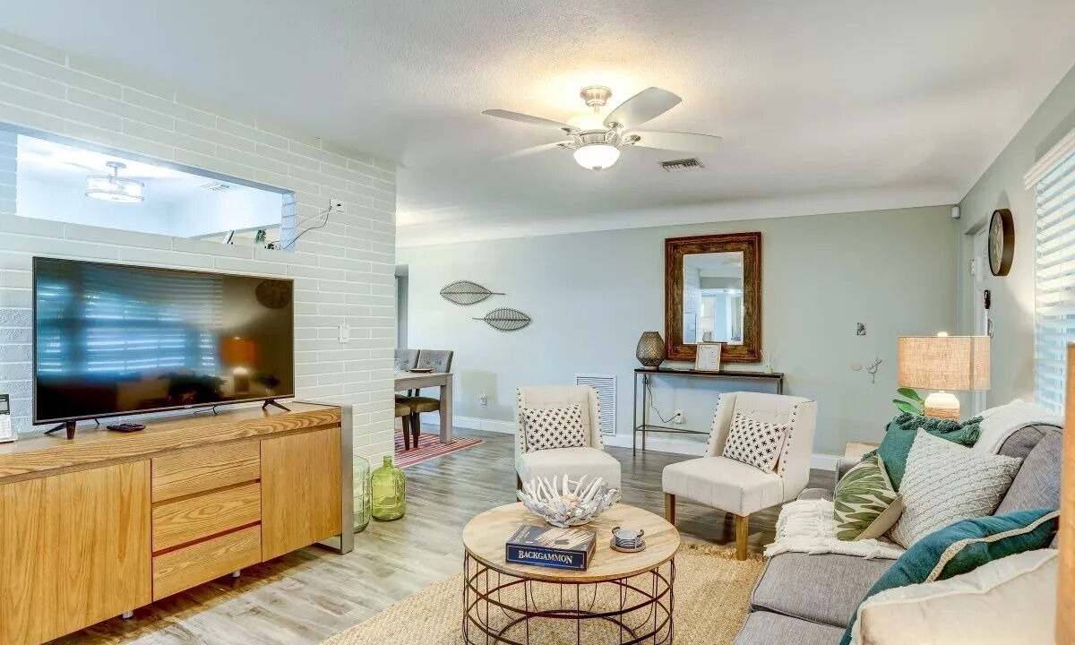 Photo of Livingroom in South Pinellas Community Council