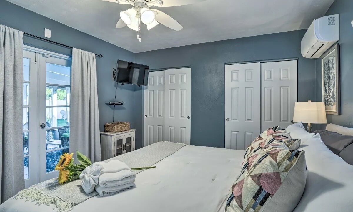 Photo of Bedroom in South Pinellas Community Council