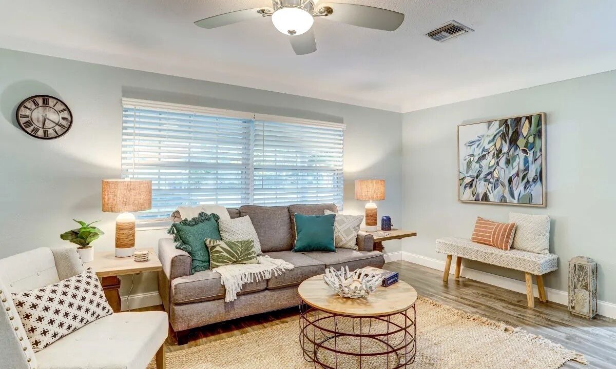 Photo of Livingroom in South Pinellas Community Council