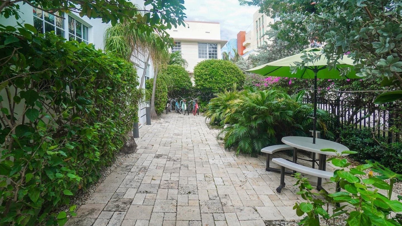Photo of Outdoor in Flamingo/Lummus