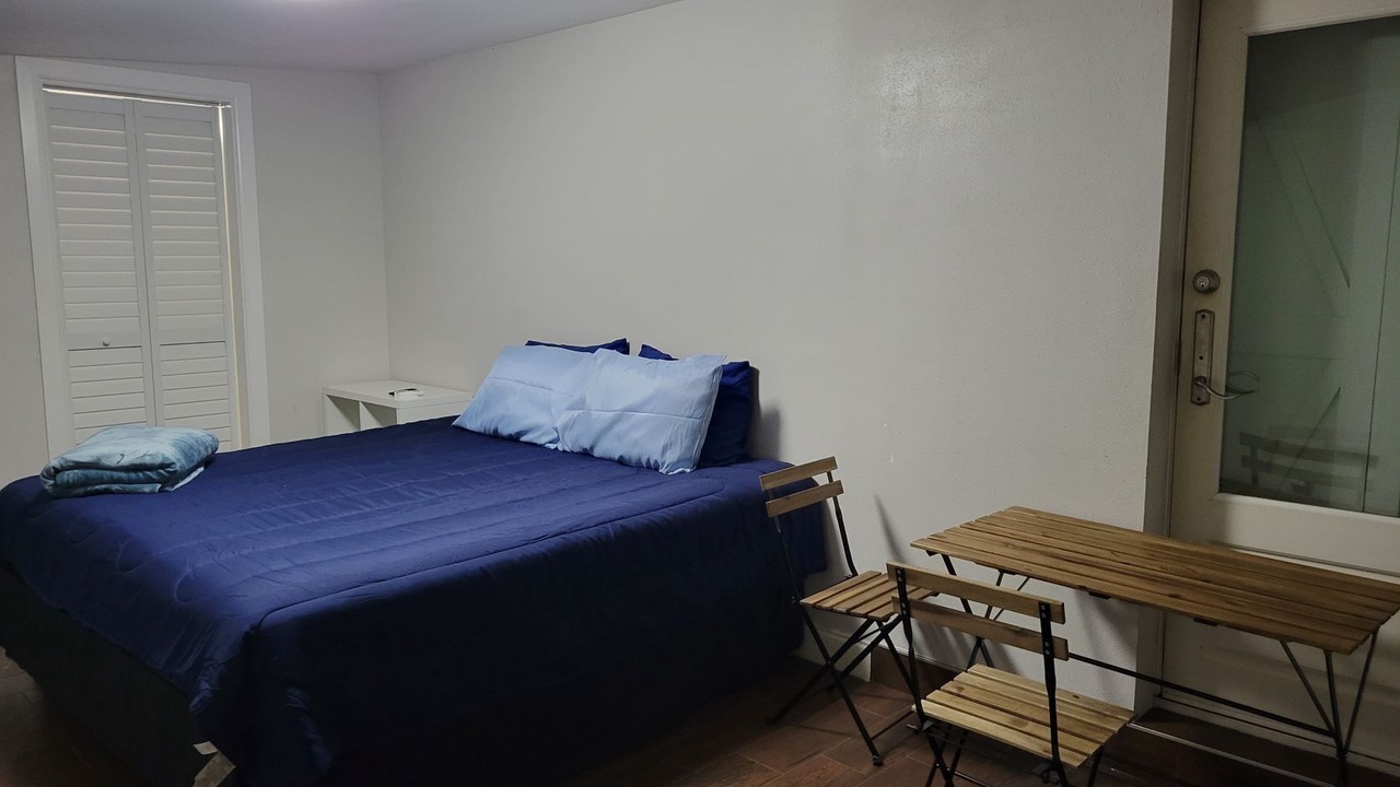 Photo of Bedroom in Bayshore Gardens