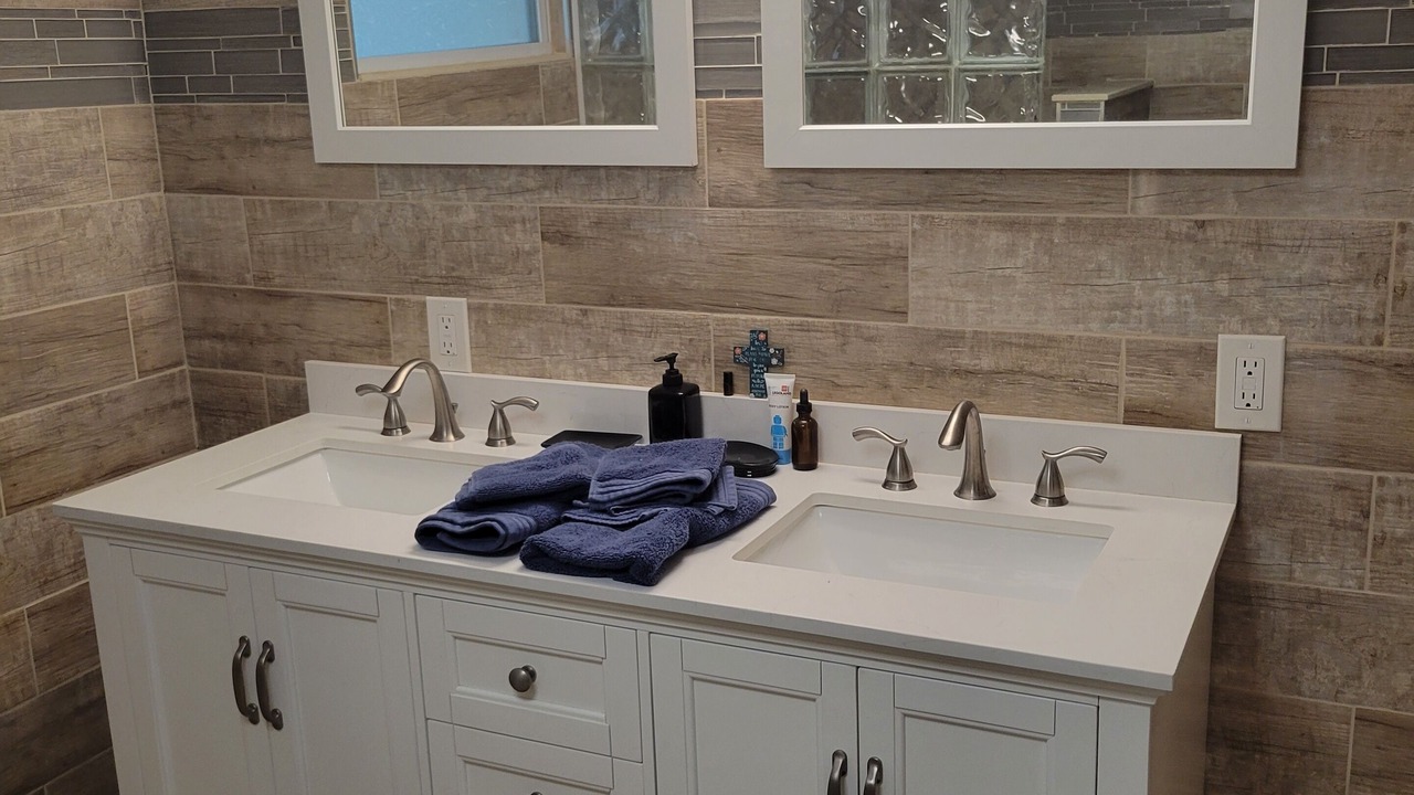 Photo of Bathroom in Bayshore Gardens