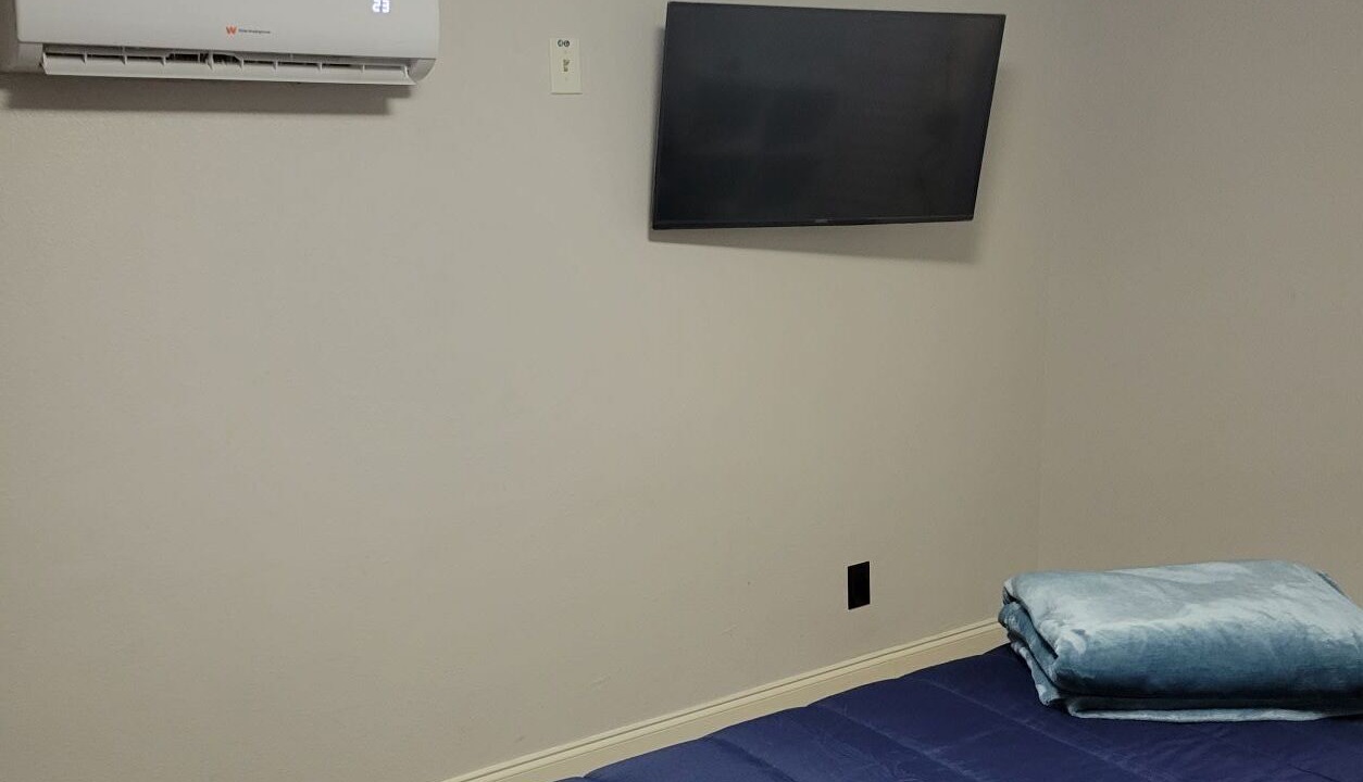 Photo of Bedroom in Bayshore Gardens