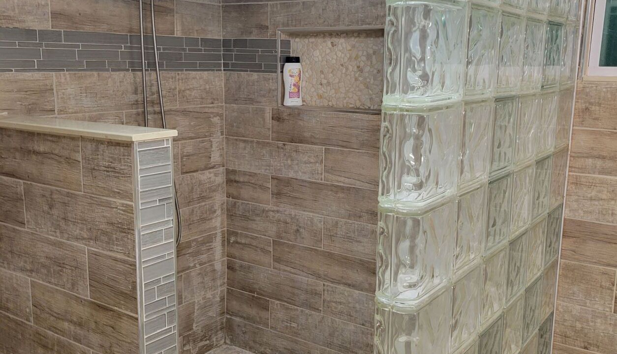 Photo of Bathroom in Bayshore Gardens