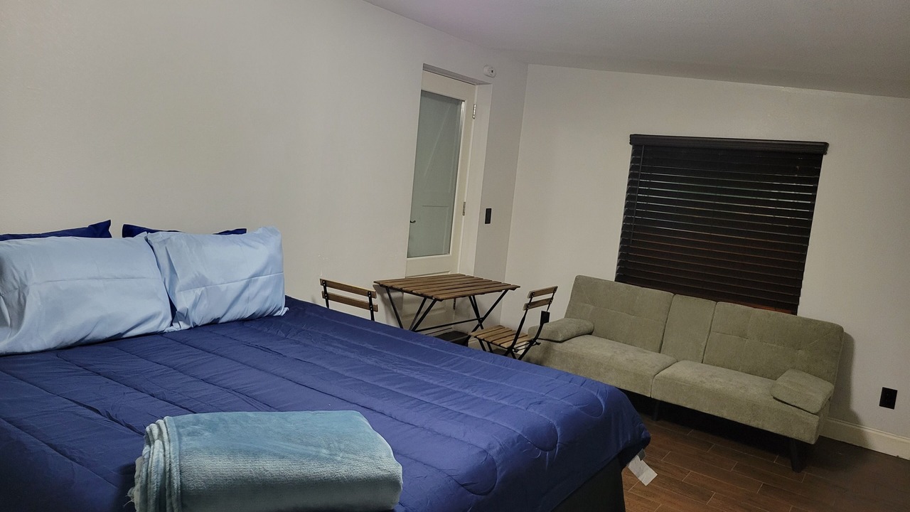 Photo of Bedroom in Bayshore Gardens
