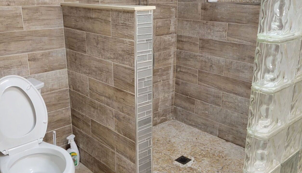 Photo of Bathroom in Bayshore Gardens