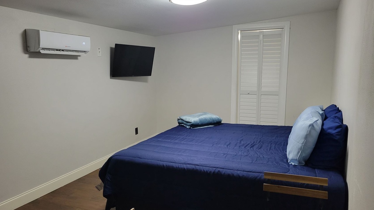Photo of Bedroom in Bayshore Gardens