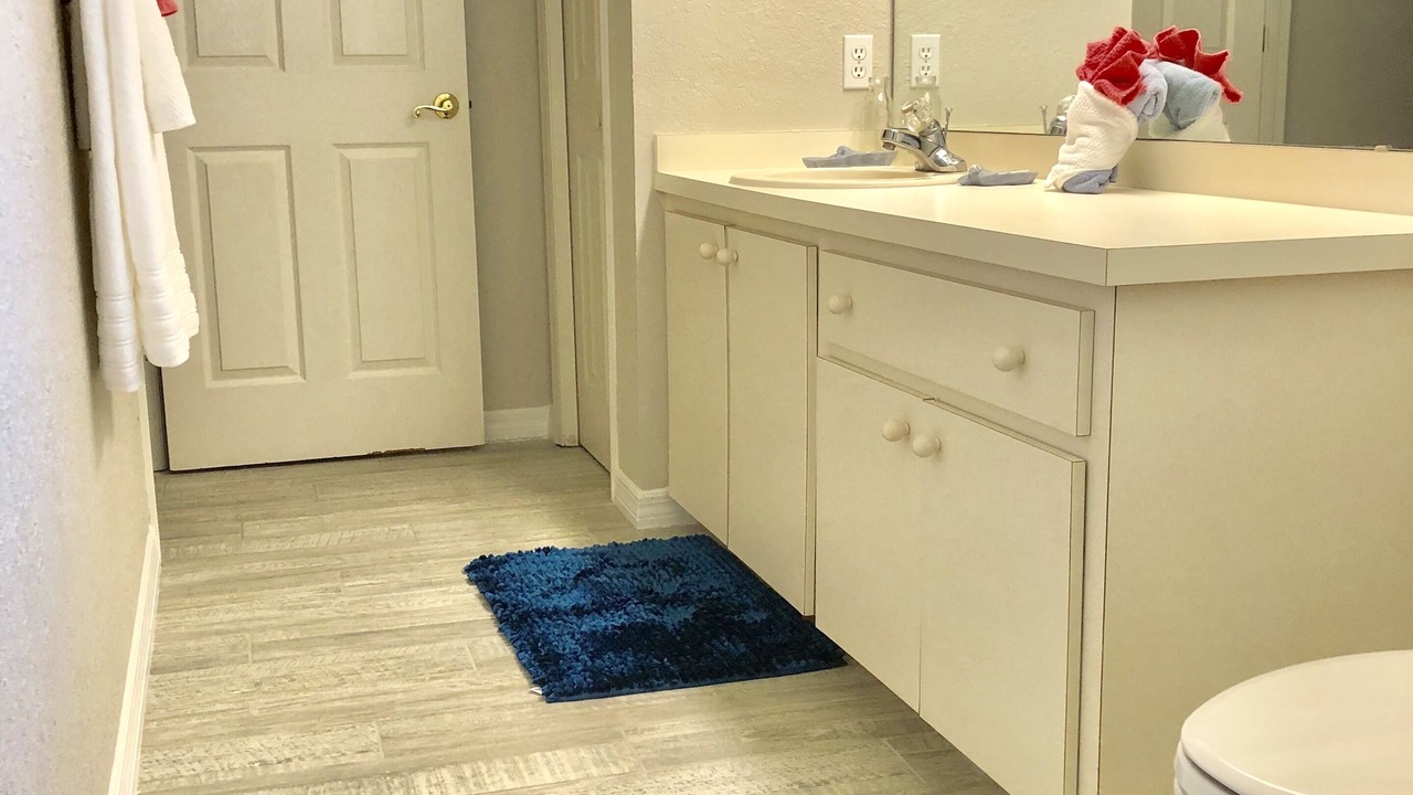 Photo of Bathroom in Auburndale