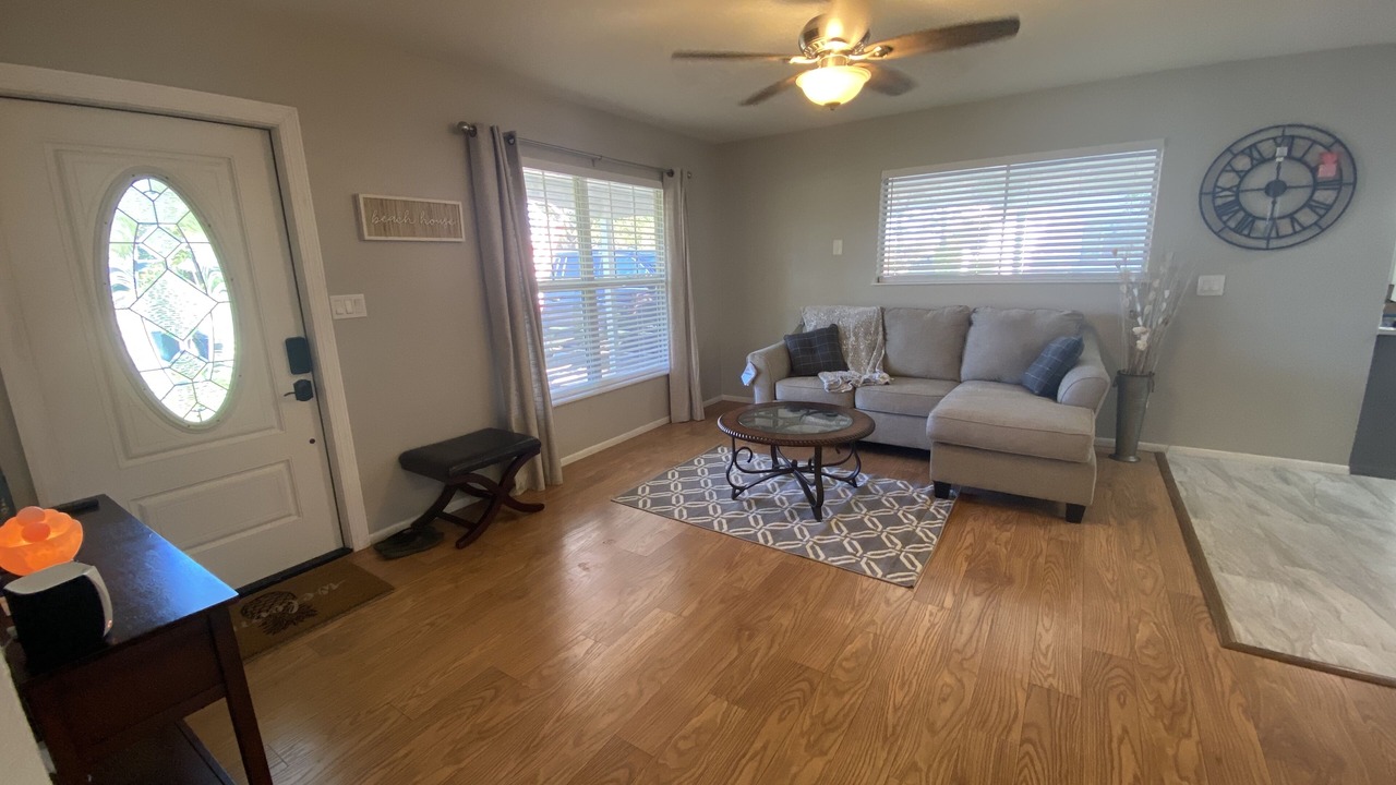 Photo of Livingroom in South Gate Ridge