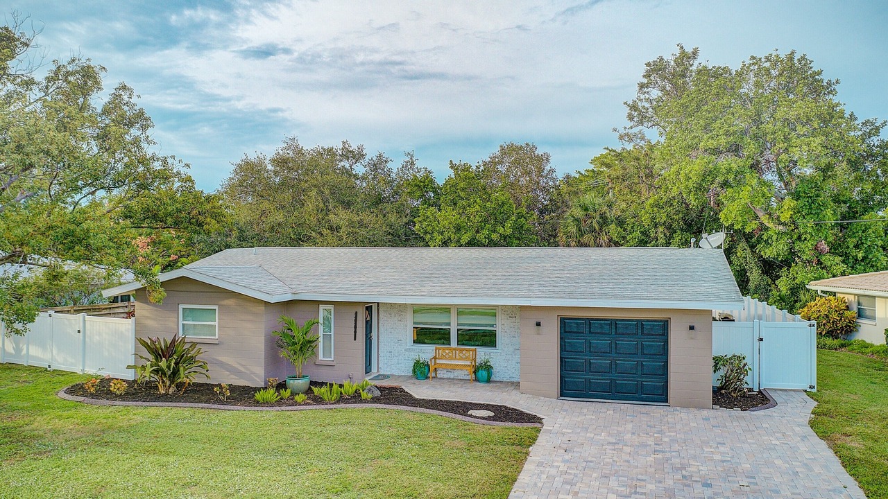 Photo of Outdoor in Gulf Gate Estates