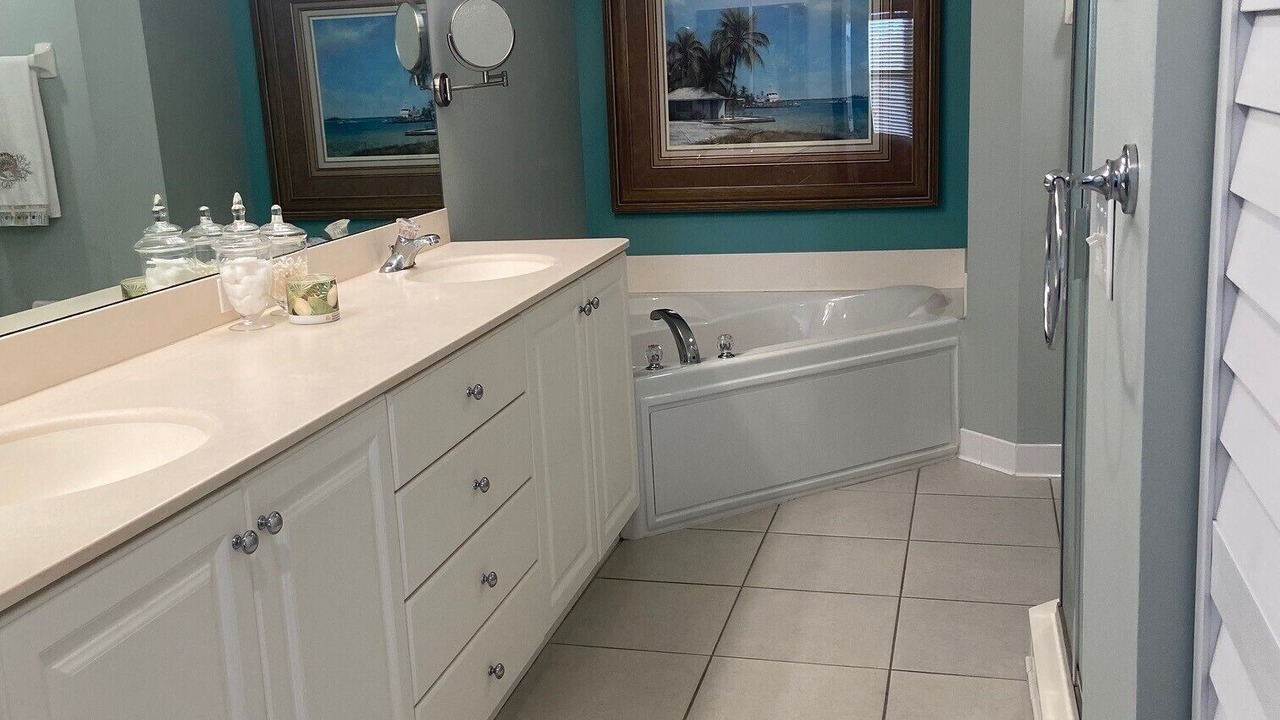 Photo of Bathroom in Bouchelles Island