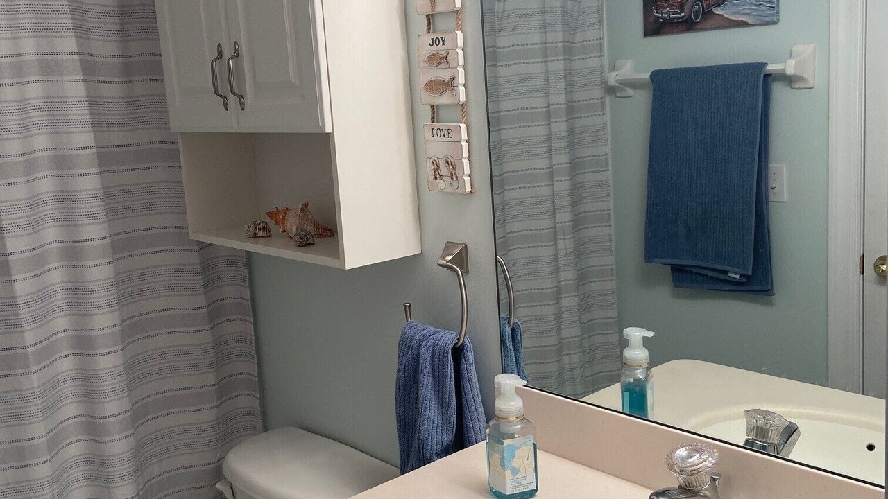 Photo of Bathroom in Bouchelles Island