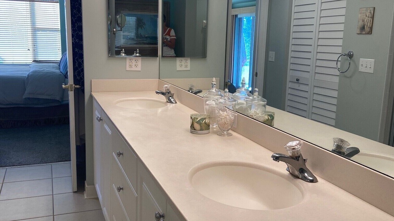 Photo of Bathroom in Bouchelles Island